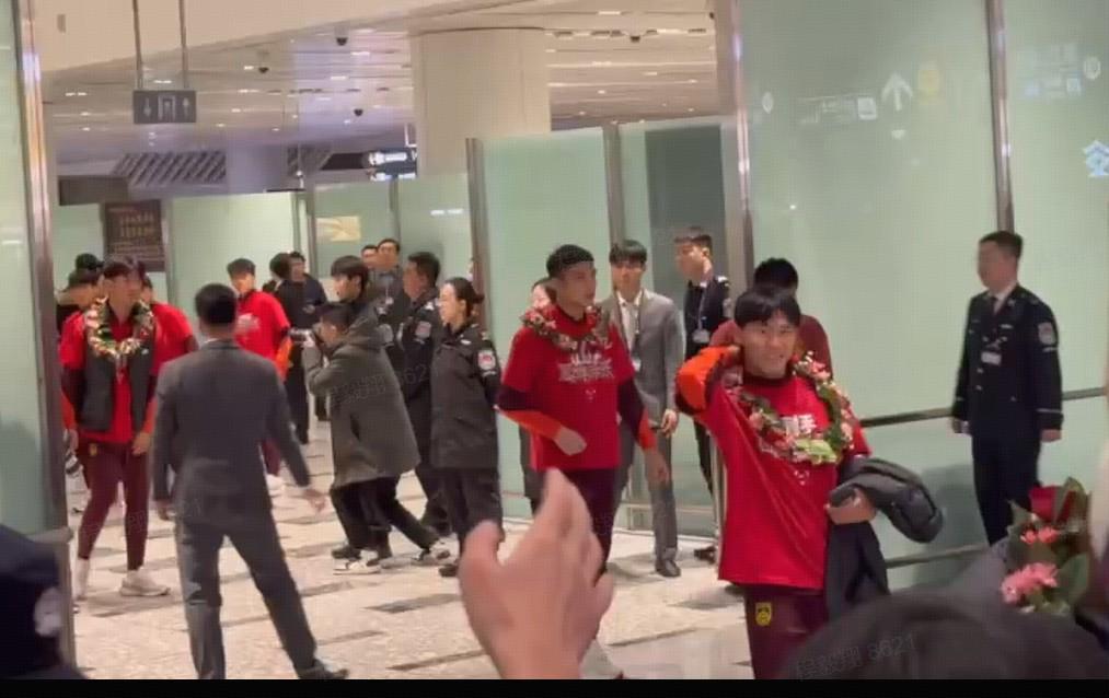 世界杯数据统计-U23国足众将已归国，王钰栋等球员因与俱乐部会合而未现身机场出口
