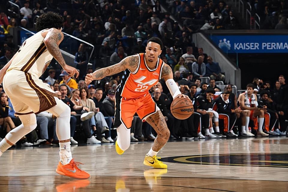 世界杯高清直播入口-明明状态如此出色，快船为什么不给侧翼新星多些出手机会呢？